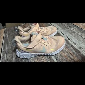 Nike girls, 12.5 c peach pink shoes
